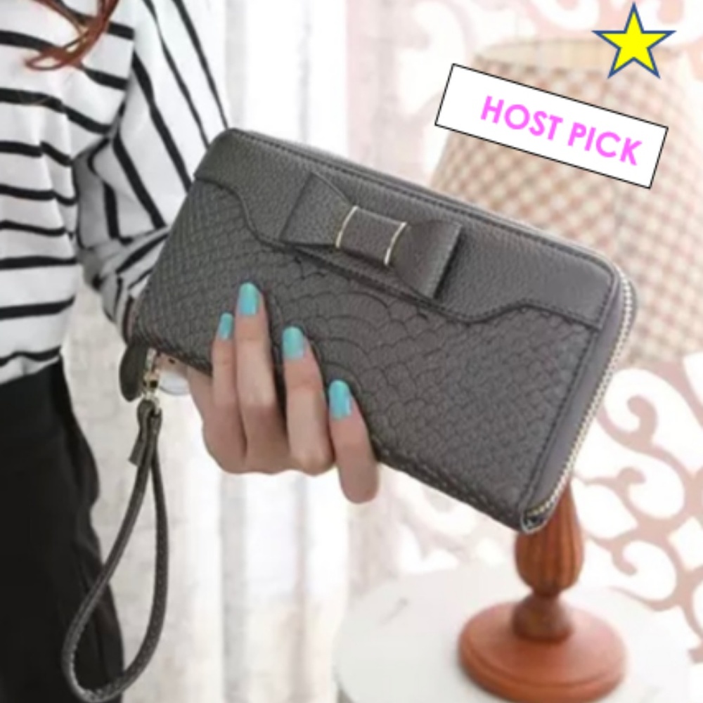 ✨Last one✨ Vegan Wristlet Wallet, GREY